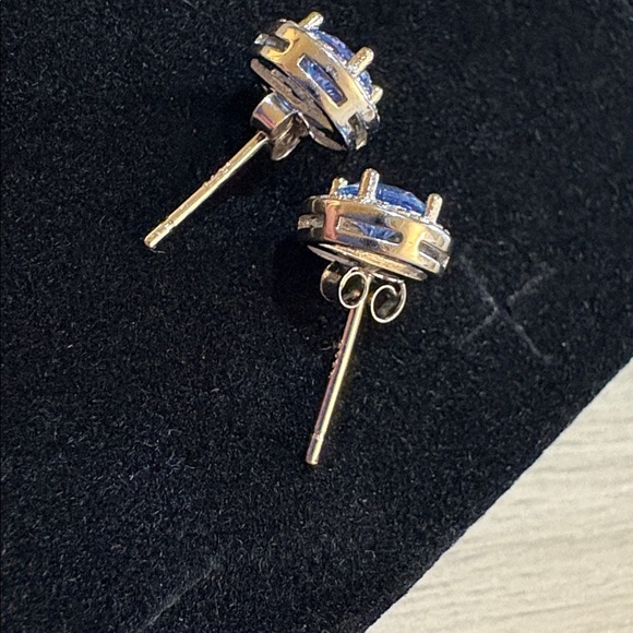 Blue and Silver moissanite Stud Earrings and free stone 1 K  Blue and Silver moissanite Stud Earrings and free stone 1 K Moissanite